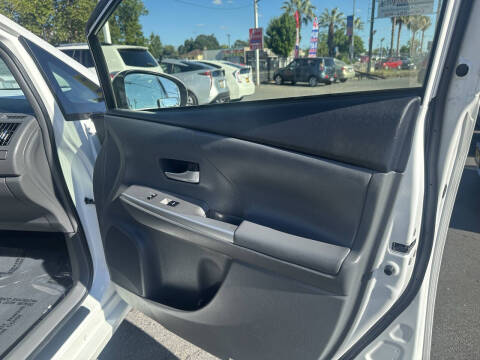 2013 Toyota Prius v Five