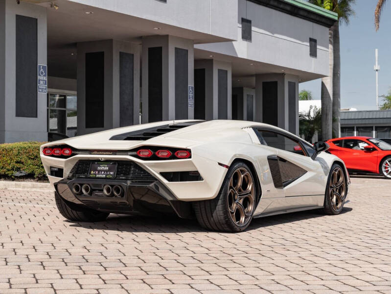 2022 Lamborghini Countach LPI 800-4