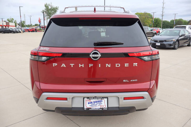 2023 Nissan Pathfinder SL