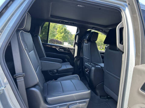 2025 GMC Yukon Elevation