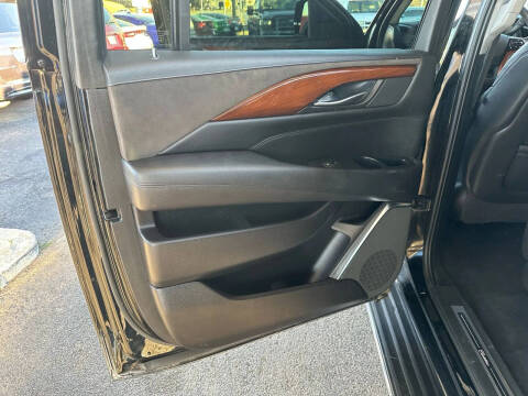 2018 Cadillac Escalade ESV Luxury