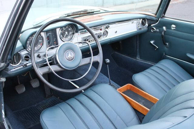 1967 Mercedes-Benz SL-Class 28