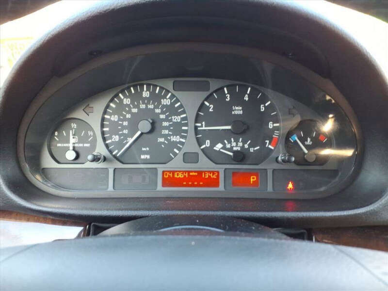 2005 BMW 3 Series 325i