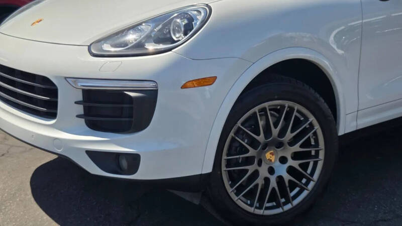 2017 Porsche Cayenne Platinum Edition