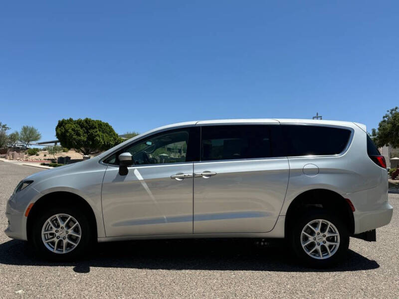 2023 Chrysler Voyager LX