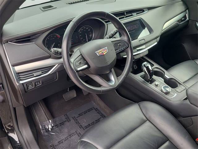 2023 Cadillac XT4 Premium Luxury