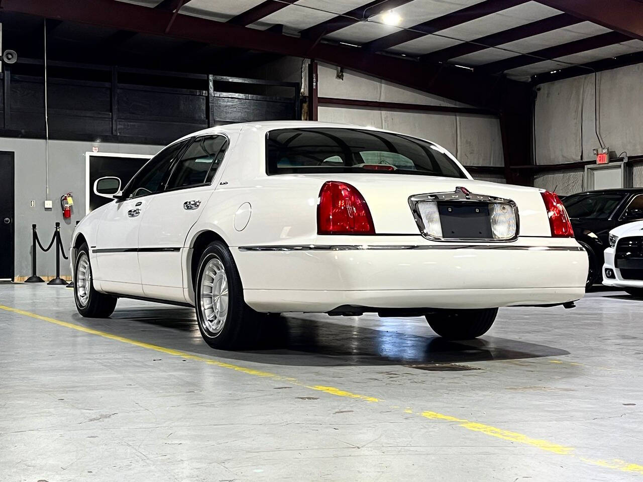 2002 Lincoln Town Car for sale at Carnival Car Company in Victoria, TX