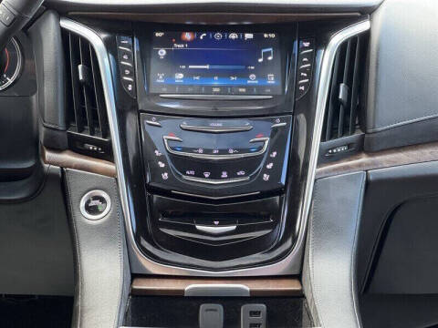 2017 Cadillac Escalade Luxury