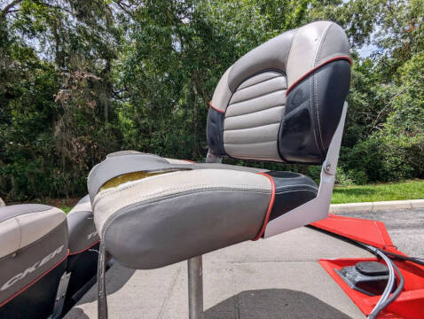 2004 Tracker Bass Boat