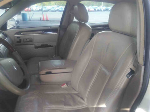 2005 Lincoln Town Car Signature Limited