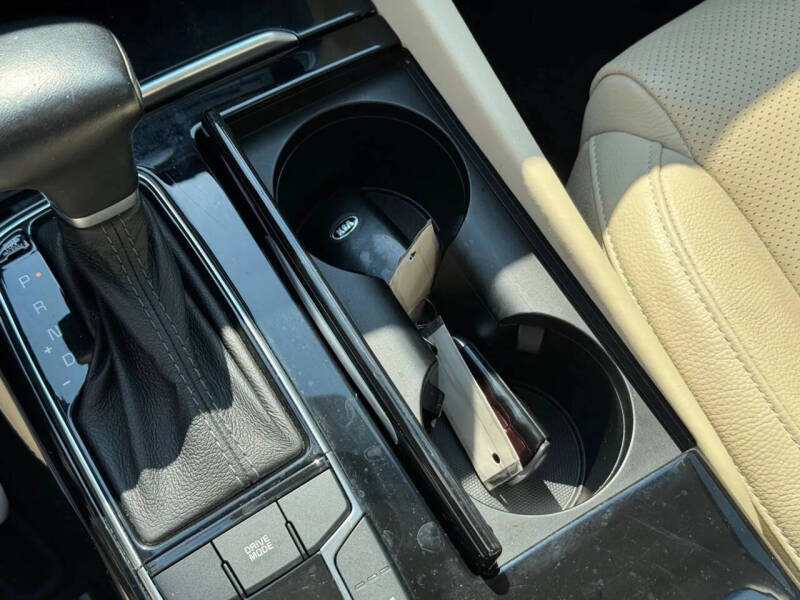 2017 Kia Cadenza Premium