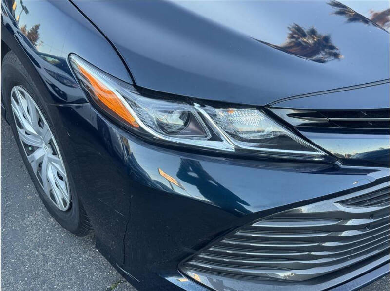 2018 Toyota Camry Hybrid LE