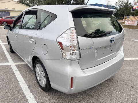 2014 Toyota Prius v Five