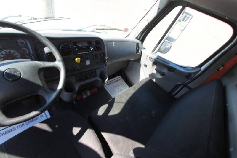 2015 Freightliner M2 106