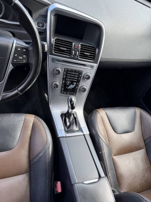 2017 Volvo XC60 T5 Dynamic