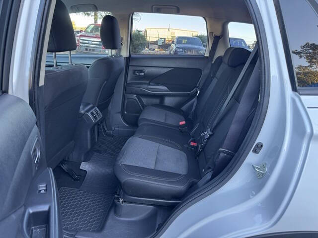 2020 Mitsubishi Outlander ES