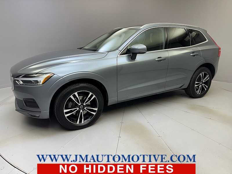 2021 Volvo XC60 Momentum's photo