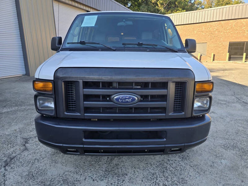 2010 Ford E-Series Econoline Wagon XLT photo 10