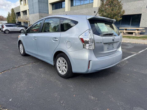 2012 Toyota Prius v Two