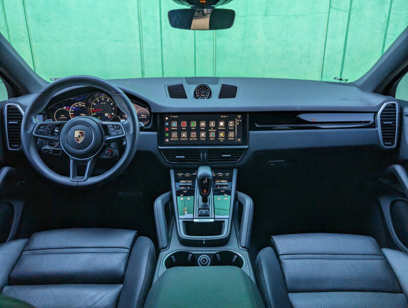 2023 Porsche Cayenne Coupe Platinum Edition