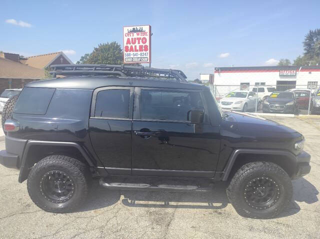 2010 Toyota FJ Cruiser Base's photo