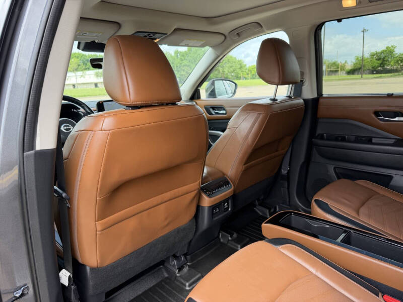 2023 Nissan Pathfinder Platinum