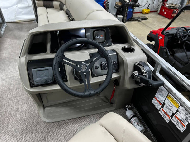 2025 Sun Tracker PARTY BARGE 20 FT