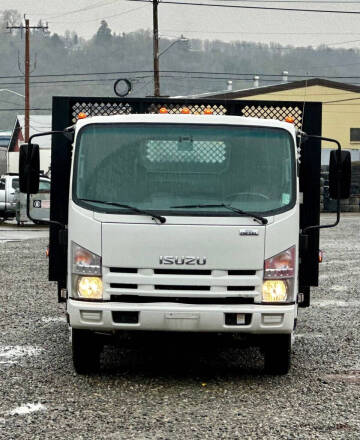 2015 Isuzu NRR  23' Flatbed + Lift Gate