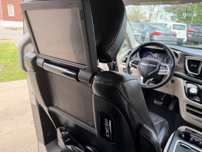 2017 Chrysler Pacifica Touring-L Plus