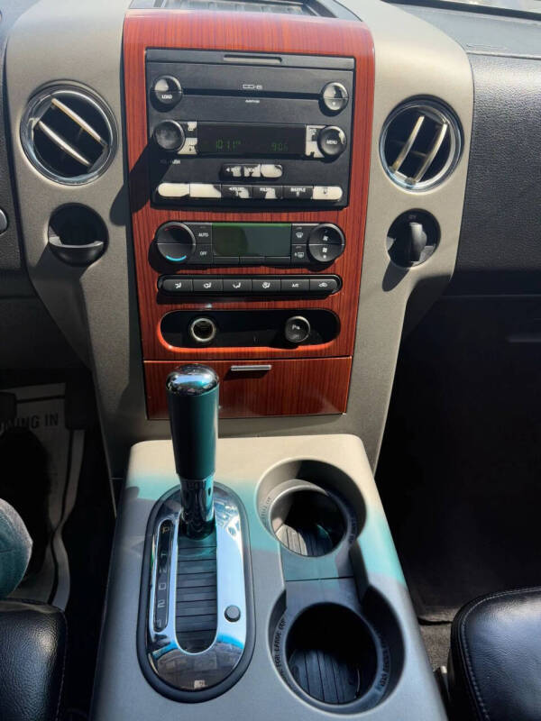 2005 Ford F-150 Lariat