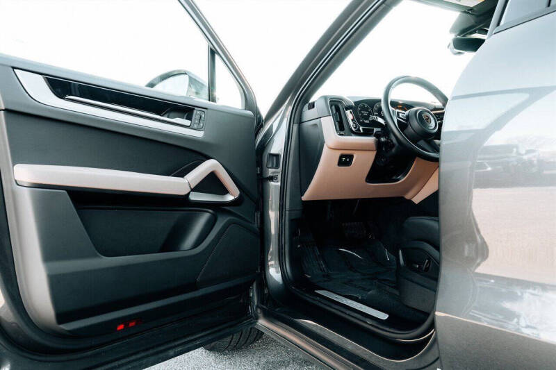 2024 Porsche Cayenne Coupe