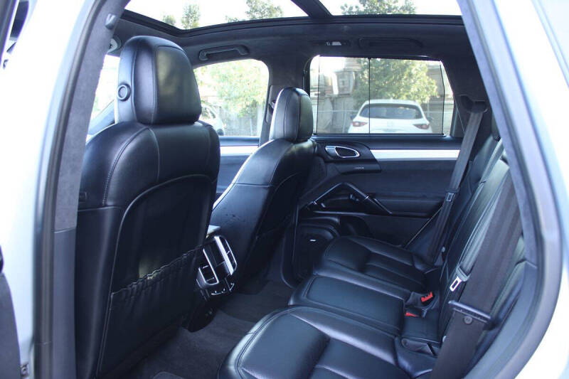2016 Porsche Cayenne GTS