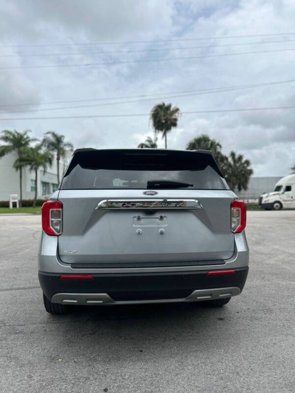 2024 Ford Explorer XLT