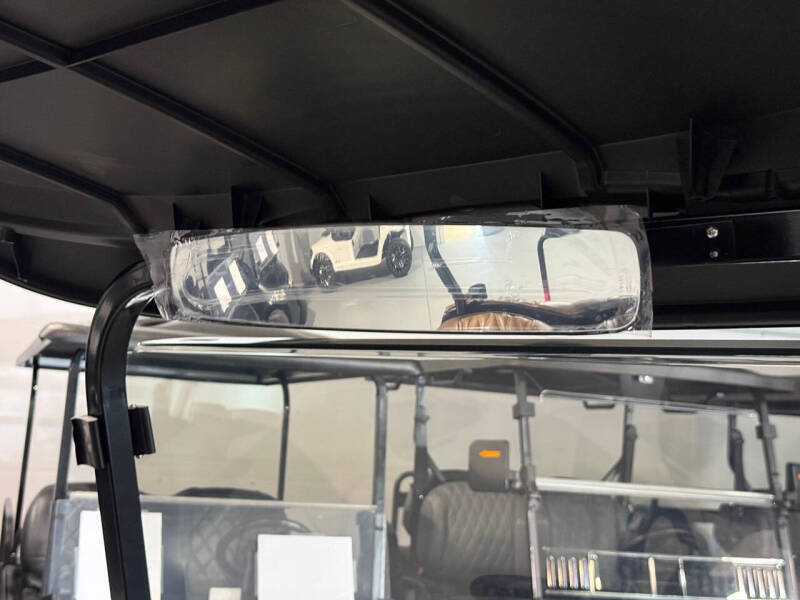 2025 E-Z-GO RXV ELiTE