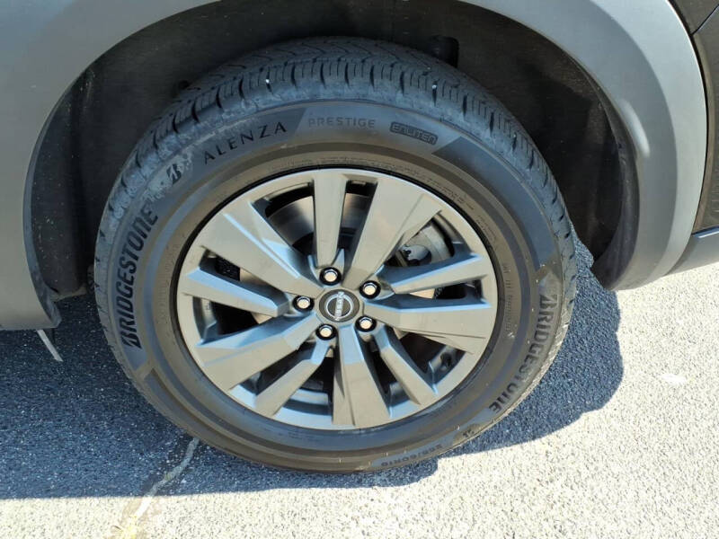 2024 Nissan Pathfinder SV