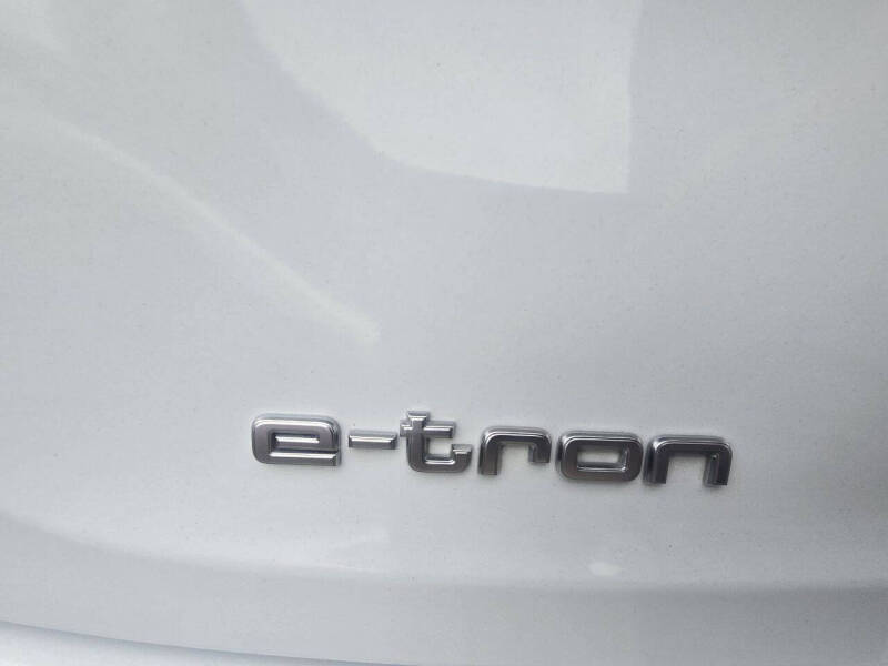 2019 Audi e-tron quattro Premium Plus