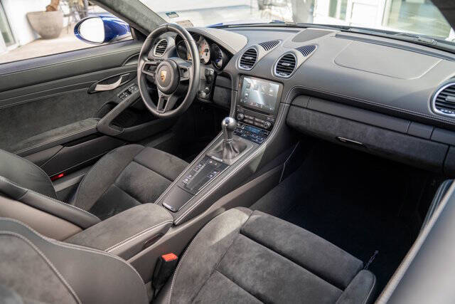 2020 Porsche 718 Cayman 11