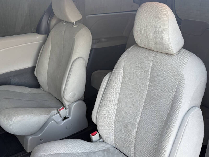 2012 Toyota Sienna Base 7-Passenger