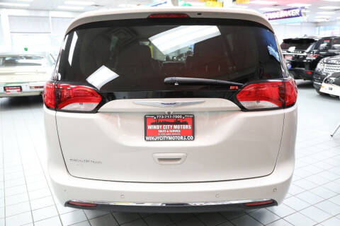 2017 Chrysler Pacifica Touring-L