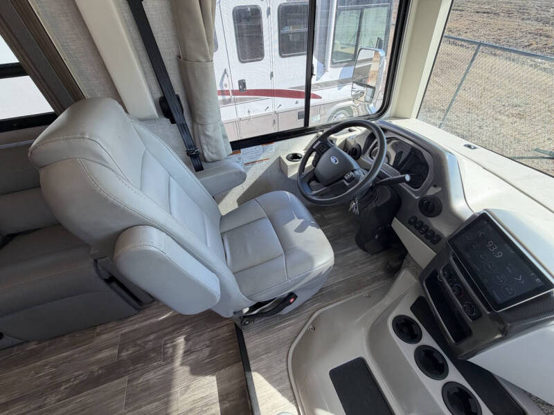 2022 Thor Motor Coach Hurricane 29M