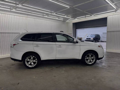 2014 Mitsubishi Outlander SE