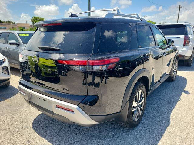 2024 Nissan Pathfinder SL
