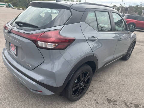 2023 Nissan Kicks SR