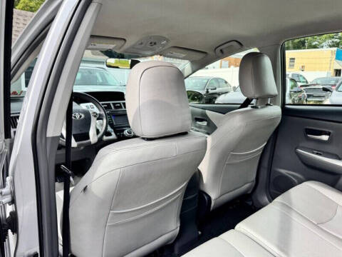 2014 Toyota Prius v Two