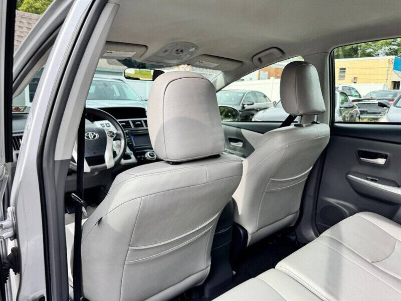 2014 Toyota Prius v Two