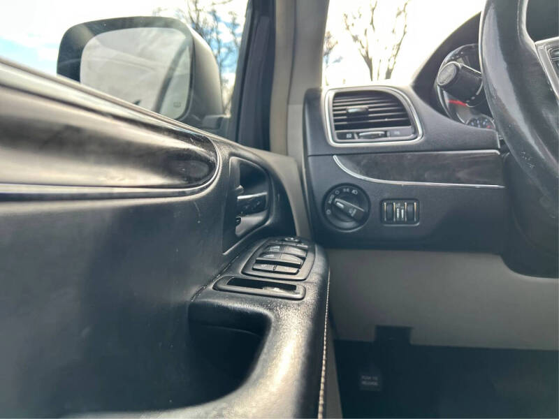 2015 Chrysler Town and Country Touring