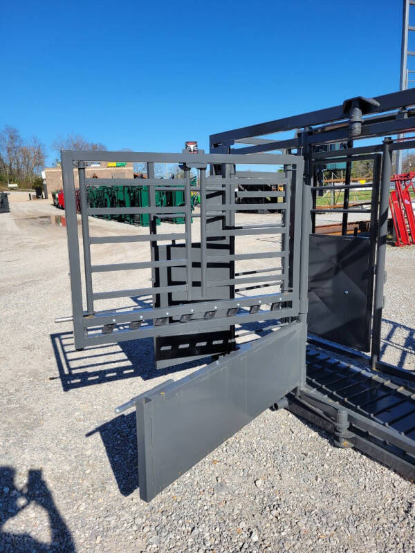 2025 Cattleman Manual w/Solid Floor