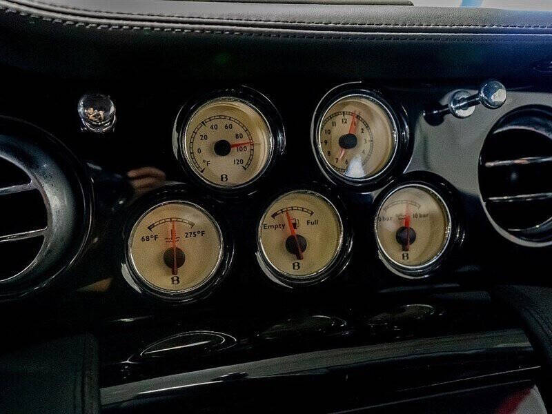 2008 Bentley Azure 34