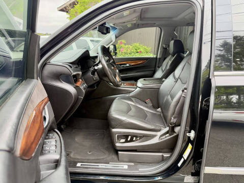 2016 Cadillac Escalade Luxury Collection