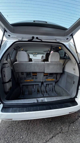 2014 Toyota Sienna LE 8-Passenger